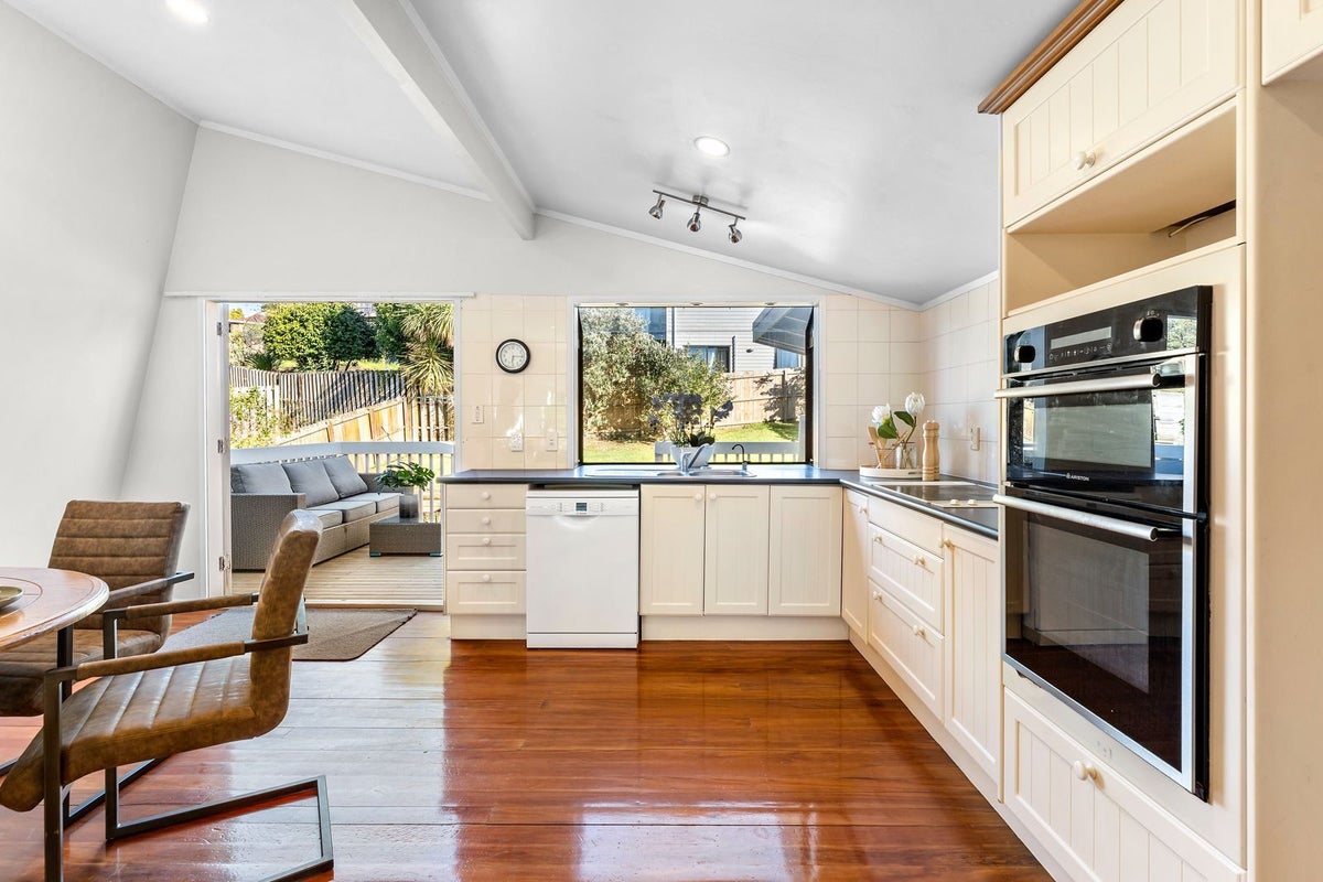 3 Walnut Lane, Browns Bay, Auckland - Carousel 2