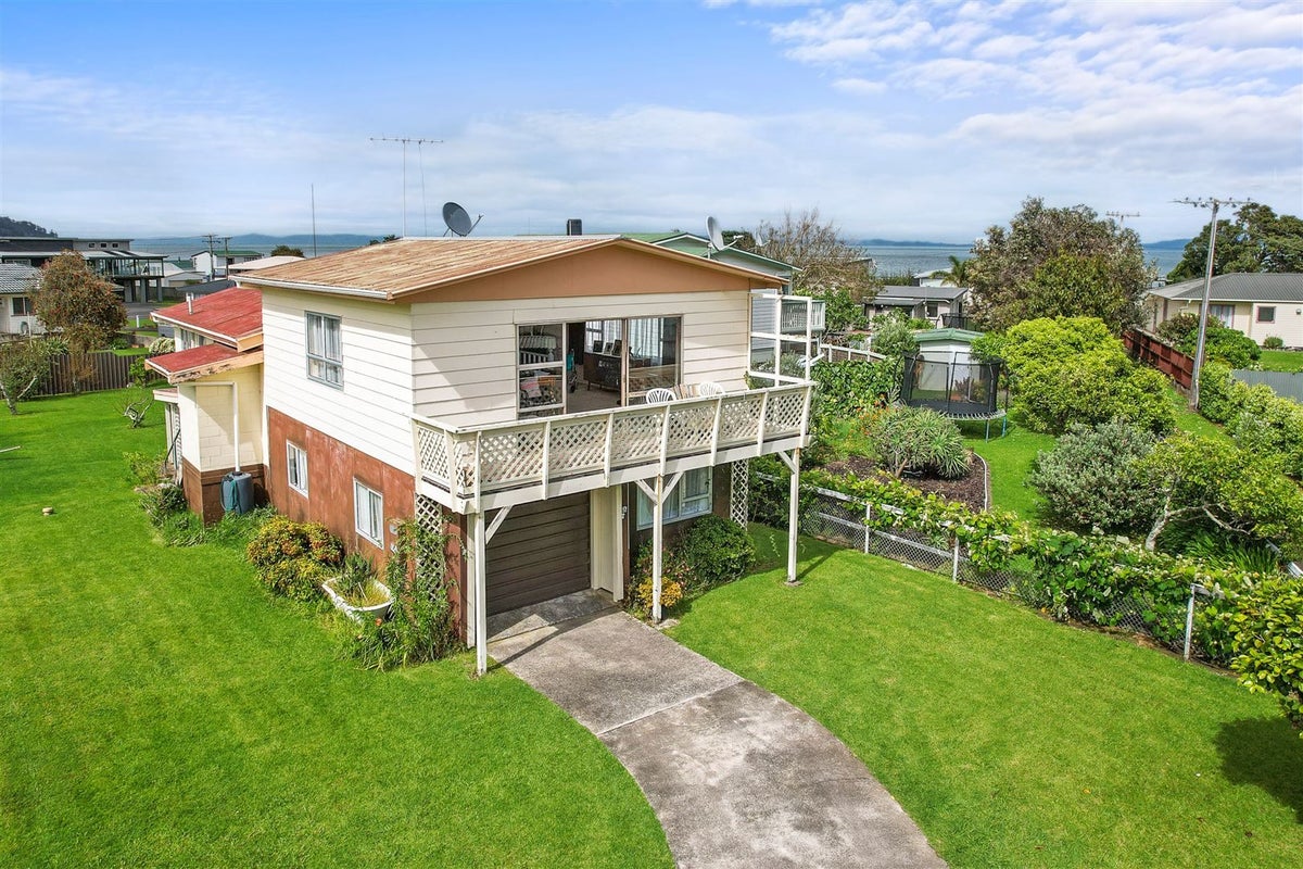 17 West Crescent, Te Puru, Thames - Carousel 1