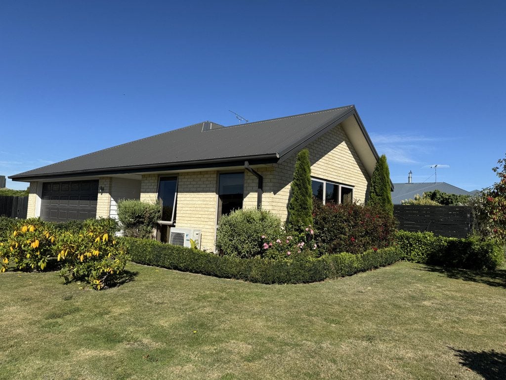 14 Wayne Place, Methven, Methven - Carousel 1