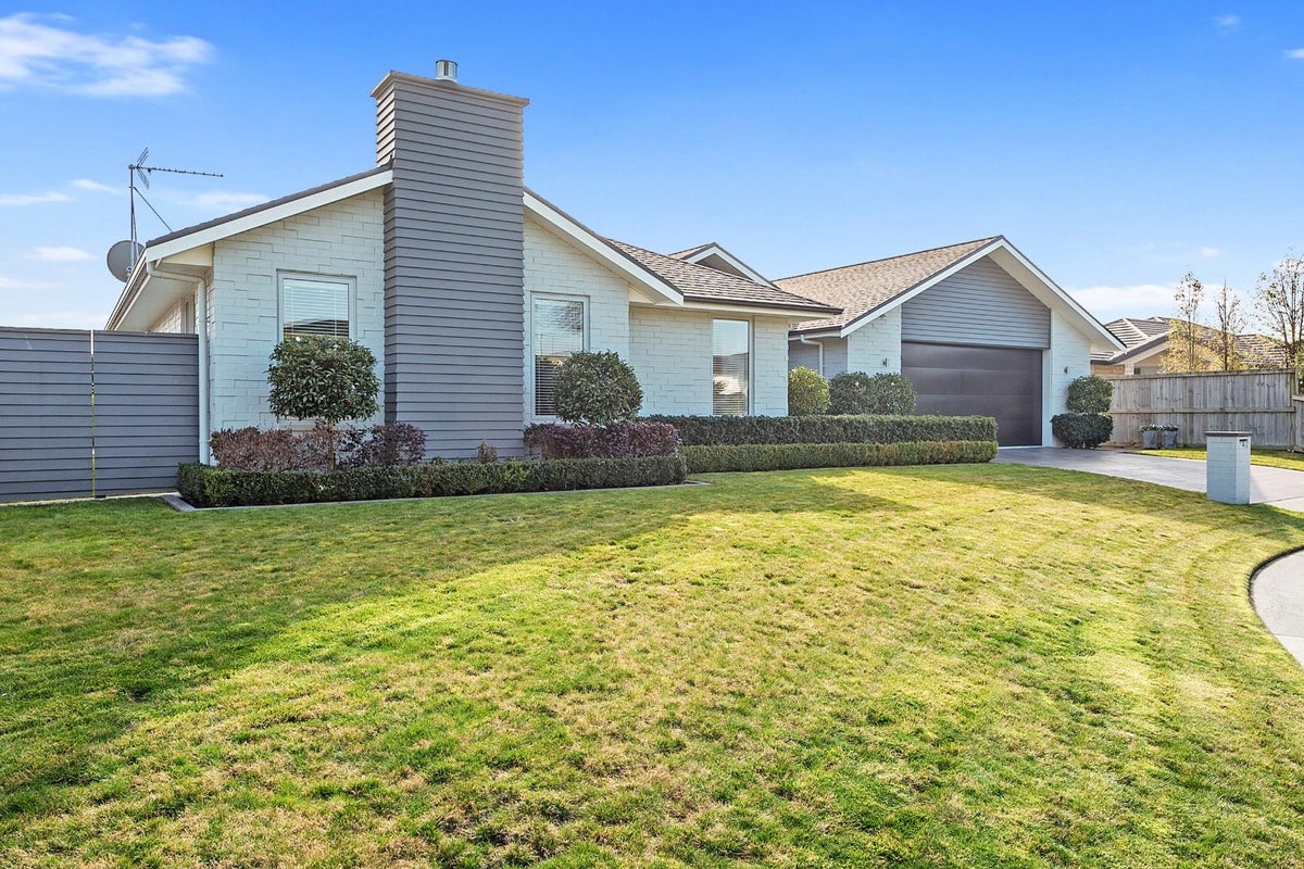 7 Nicola Jean Place, Flagstaff, Hamilton - Carousel 1