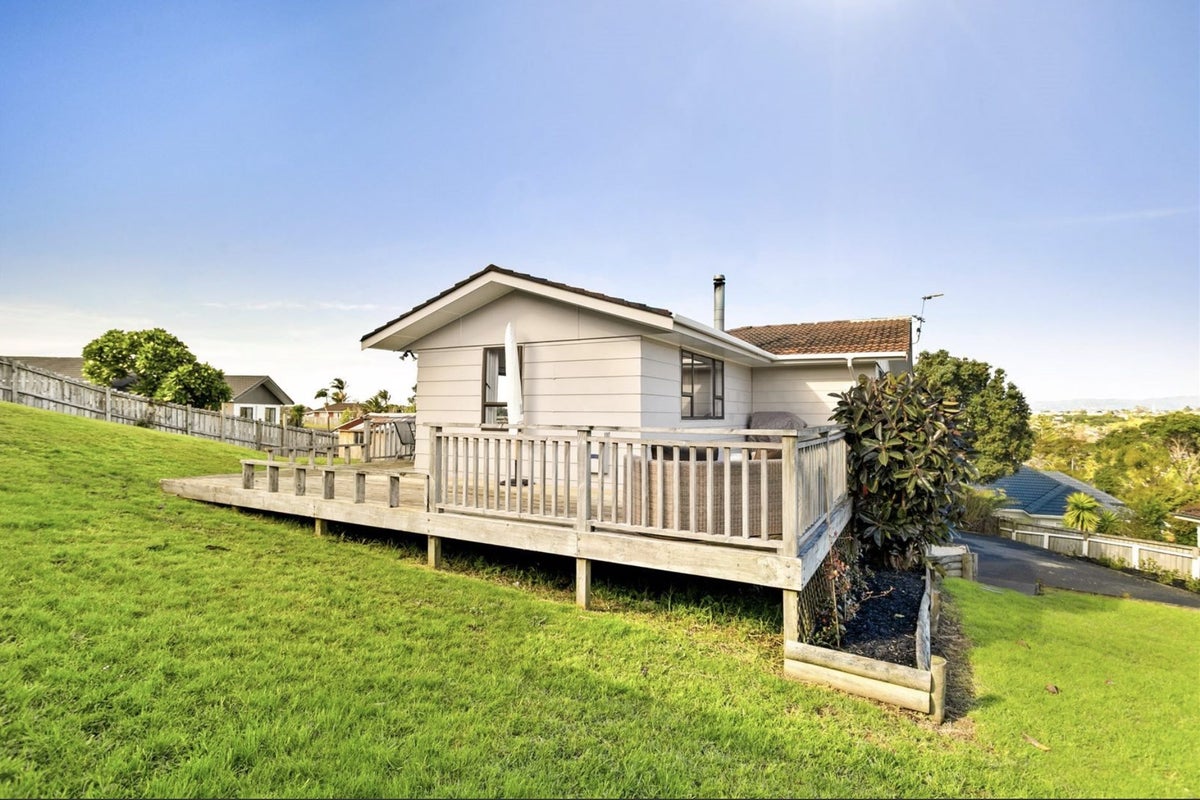 15 Woodhouse Place, West Harbour, Auckland - Carousel 8