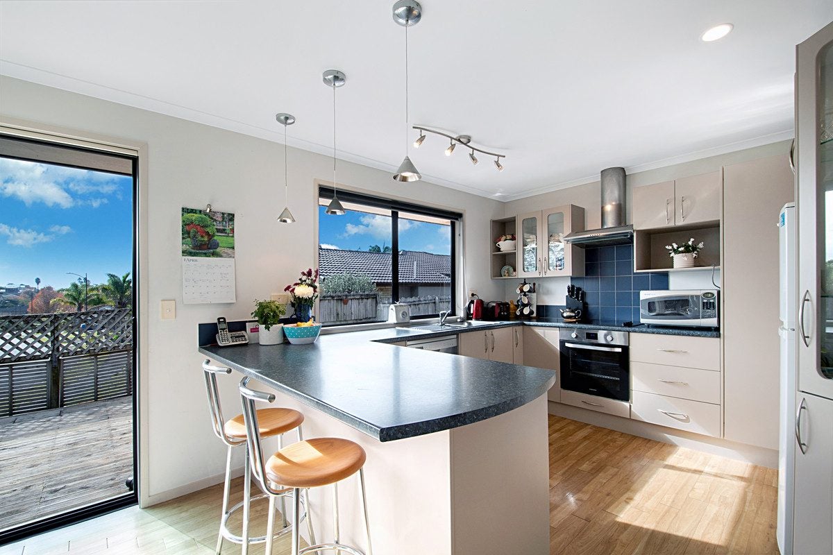 14 Fairford Avenue, Henderson, Auckland - Carousel 2