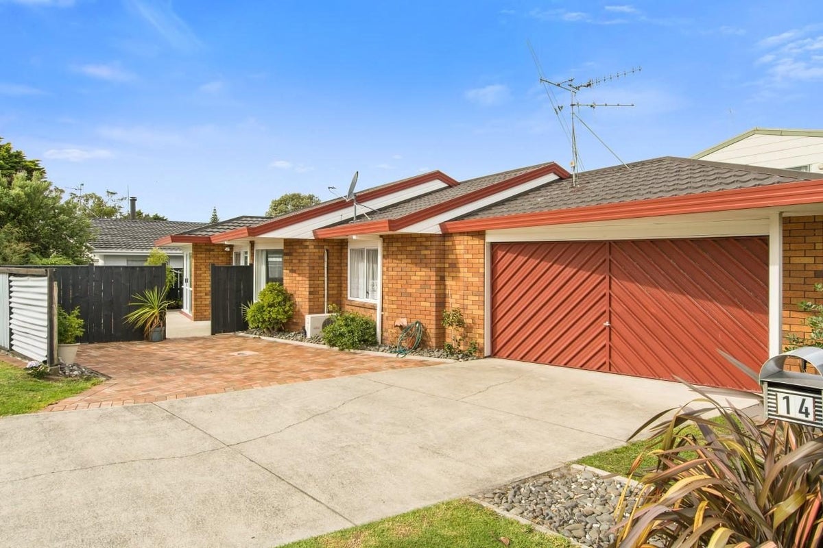 14 Pacific View Road, Papamoa Beach, Papamoa - Carousel 1