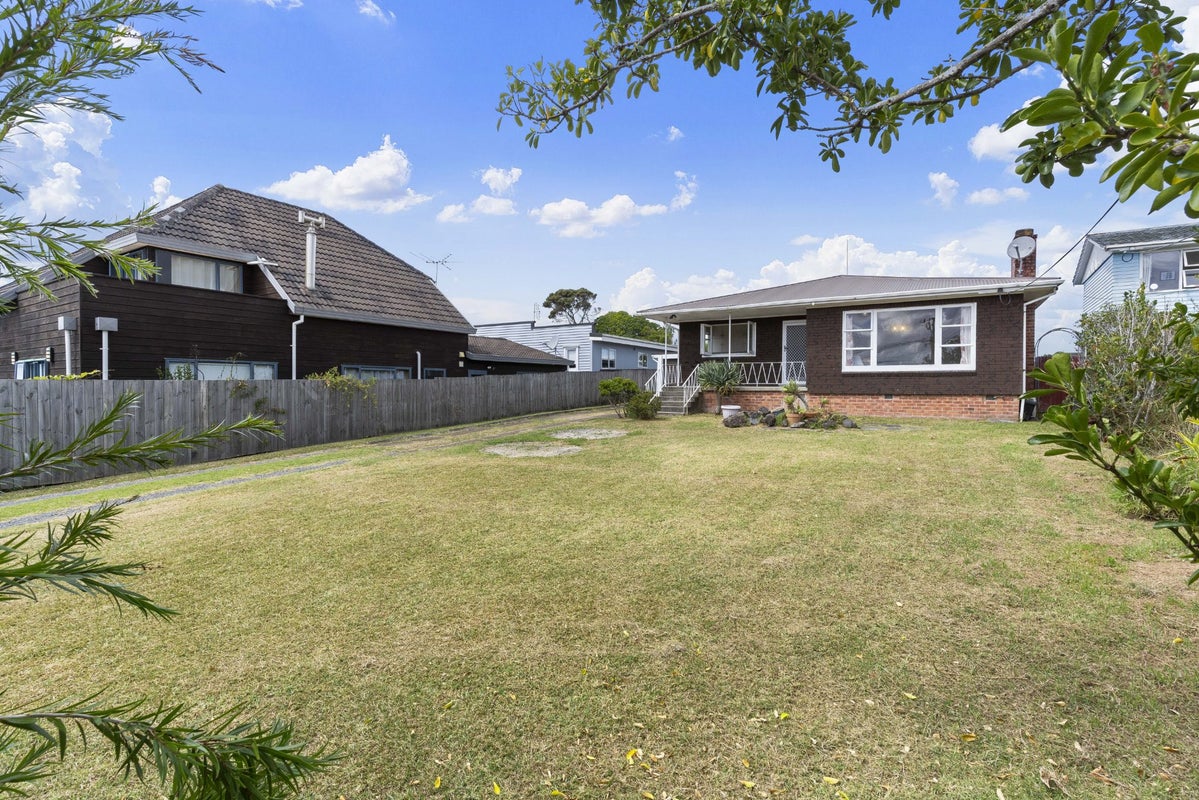 28 Dakota Avenue, Beach Haven, Auckland - Carousel 1