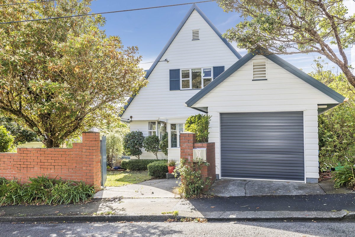 27 St Albans Avenue, Karori, Wellington - Carousel 1