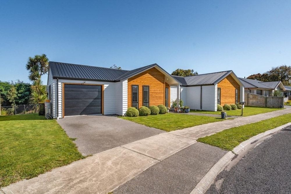 19 Tarata Grove, Lansdowne, Masterton - Carousel 1