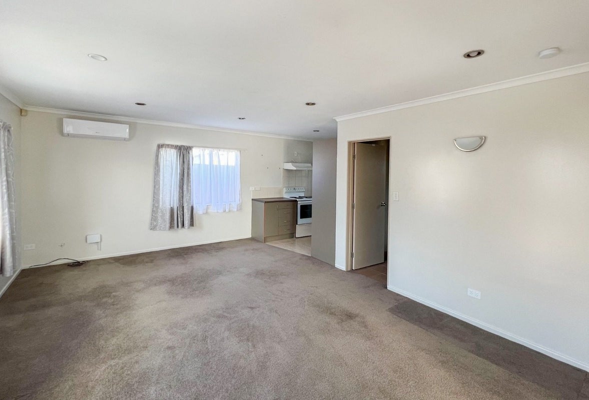 93 Farquhar Road, Glendene, Auckland - Carousel 2