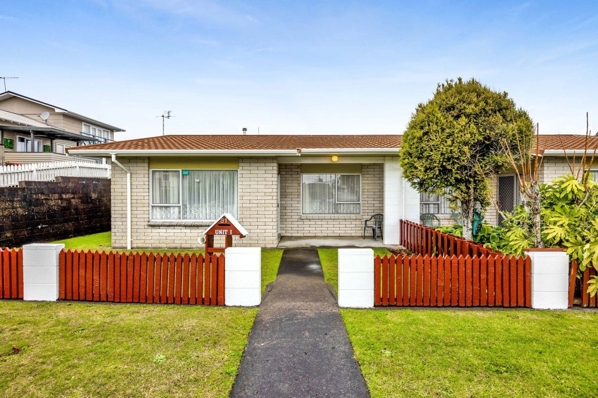 1/81 Clawton Street, Westown, New Plymouth - Carousel 1