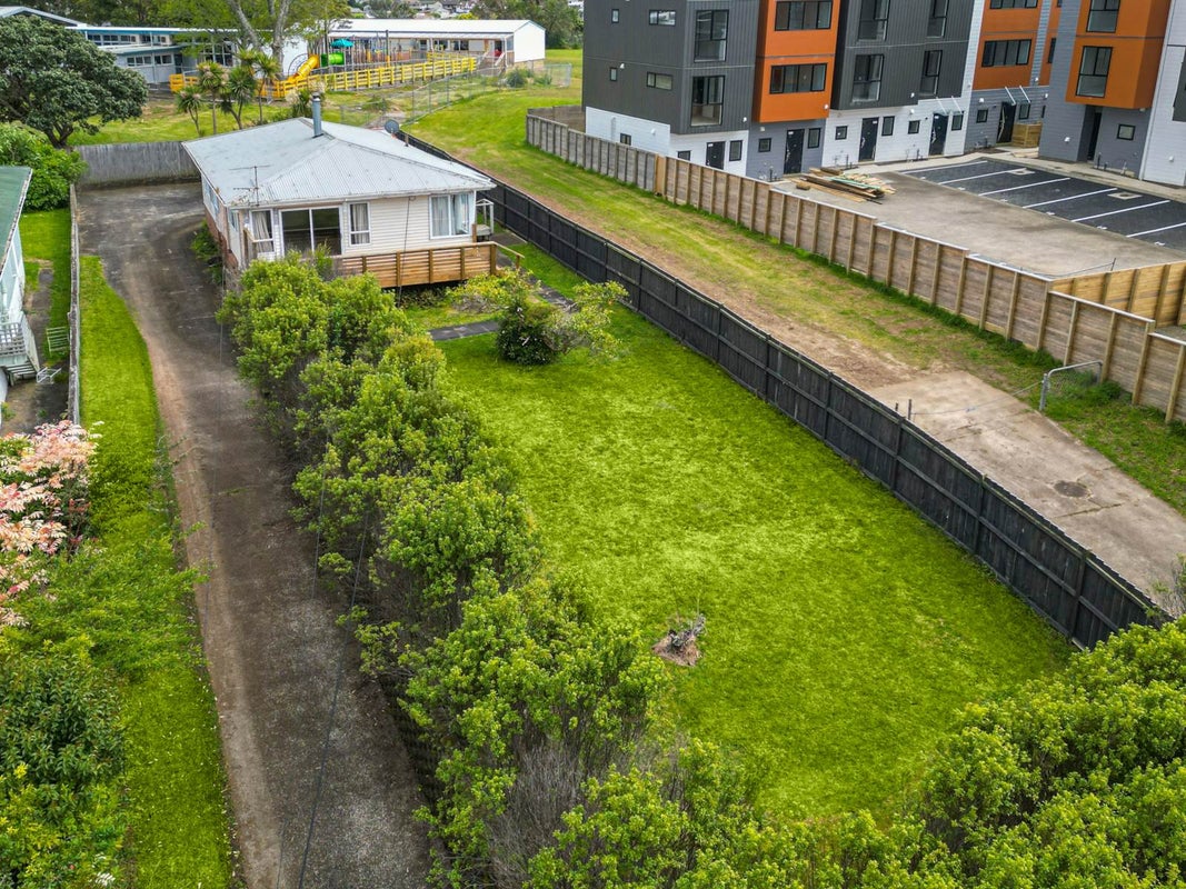 206 Sunnynook Road, Totara Vale, Auckland - Carousel 2