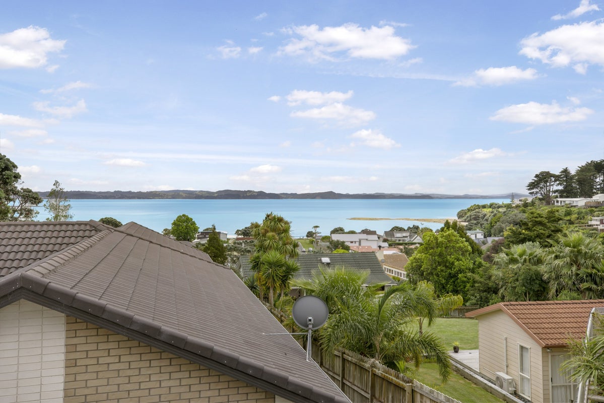 966A Whangaparaoa Road, Manly, Whangaparaoa - Carousel 1