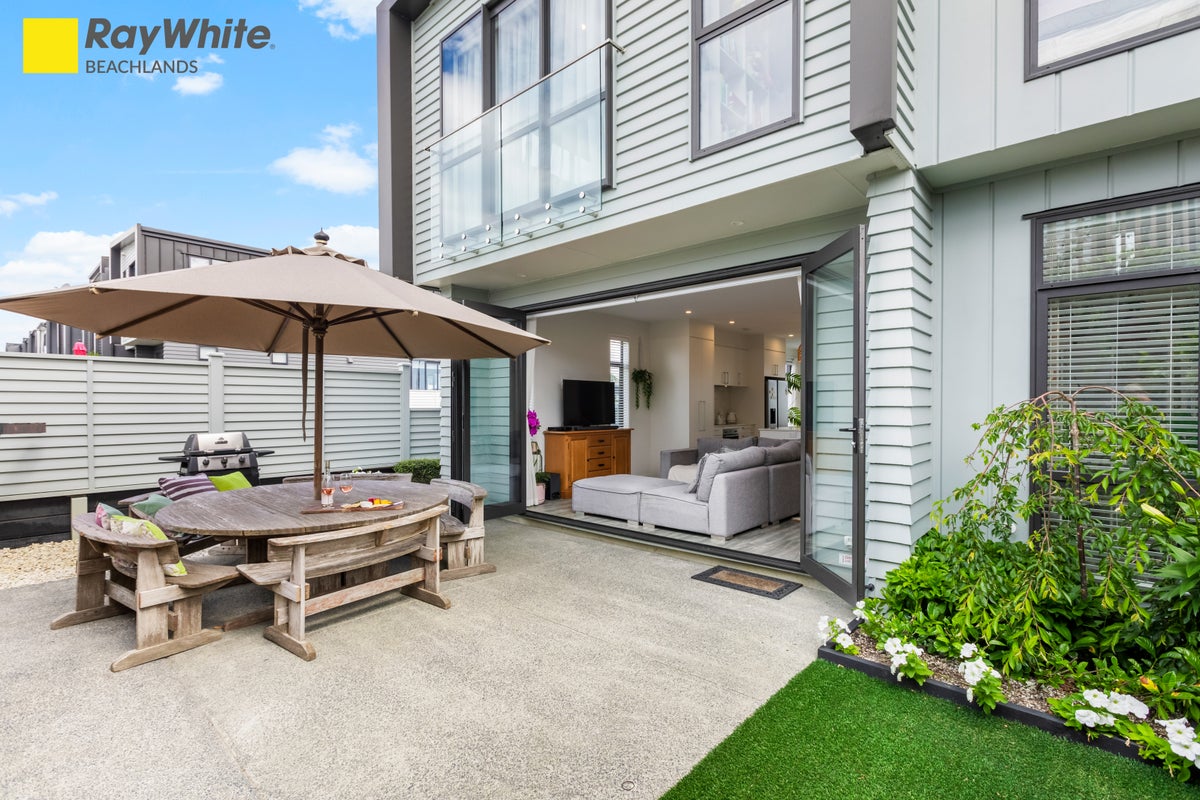 156 Seventh View Avenue, Beachlands, Auckland - Carousel 2
