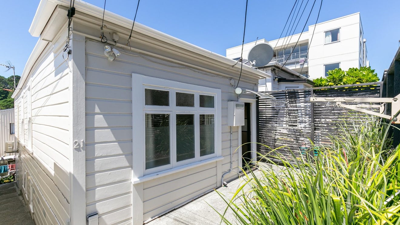 21 Hanson Street, Mount Cook, Wellington - Carousel 1