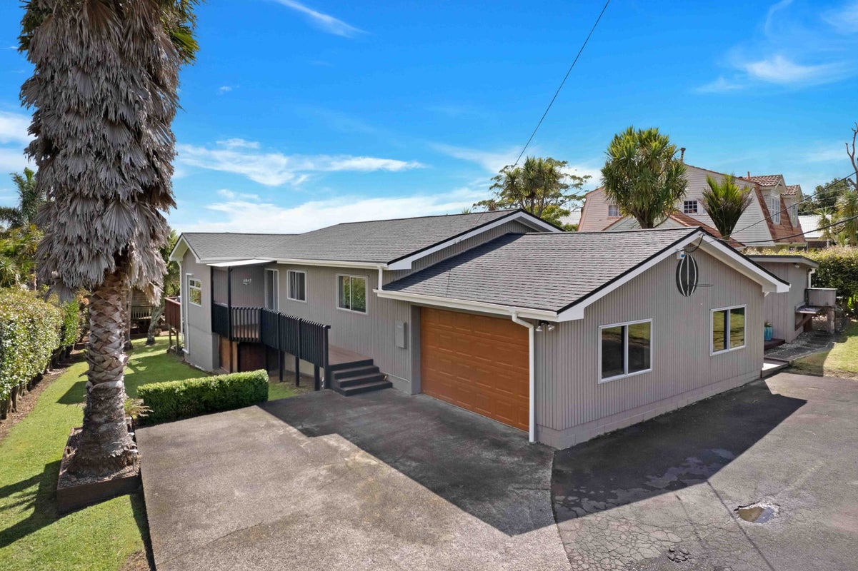 1083 Scenic Drive North, Swanson, Auckland - Carousel 1