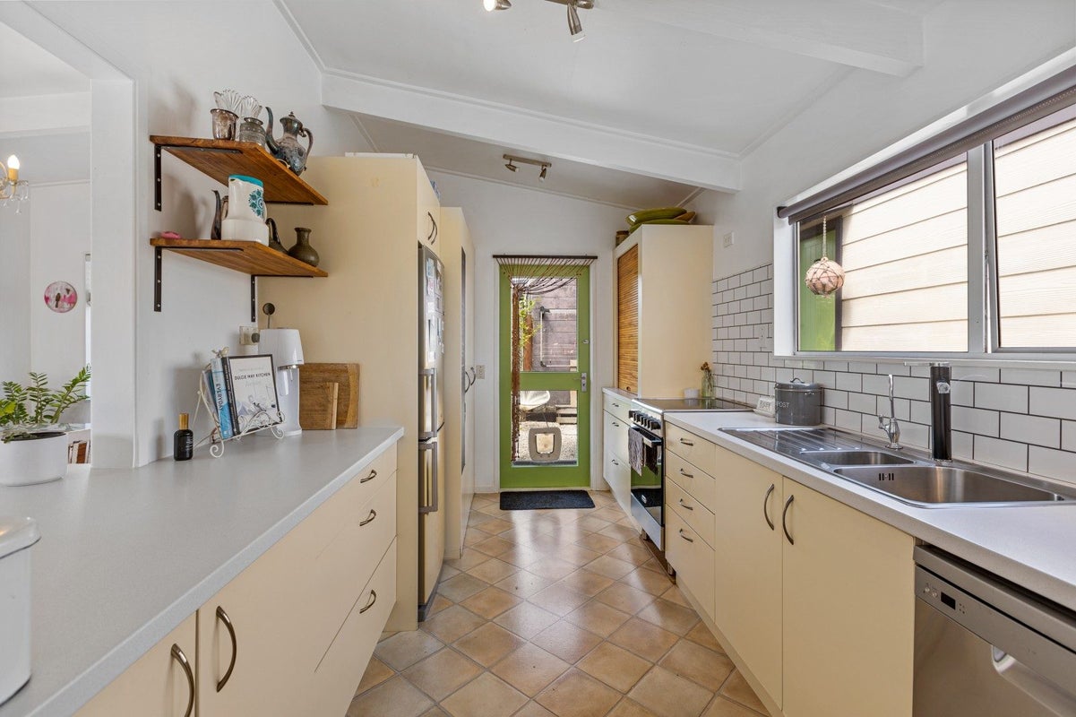 18 Antonia Place, Bell Block, New Plymouth - Carousel 2