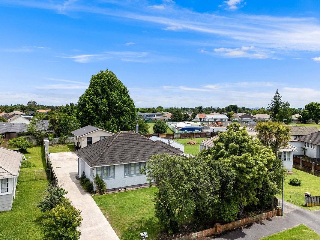 25 & 25A Paul Crescent, Fairfield, Hamilton, Waikato - Carousel 1