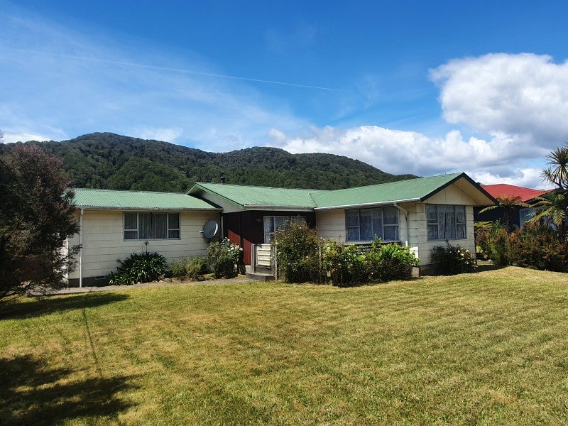 25 Oxford Street, Taylorville, Greymouth - Carousel 1
