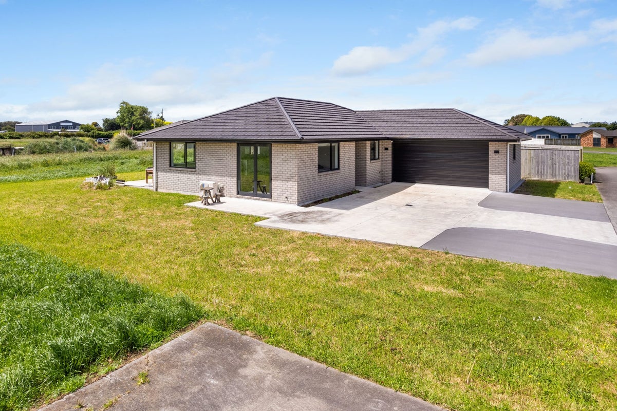 34 County Drive, Hawera - Carousel 1