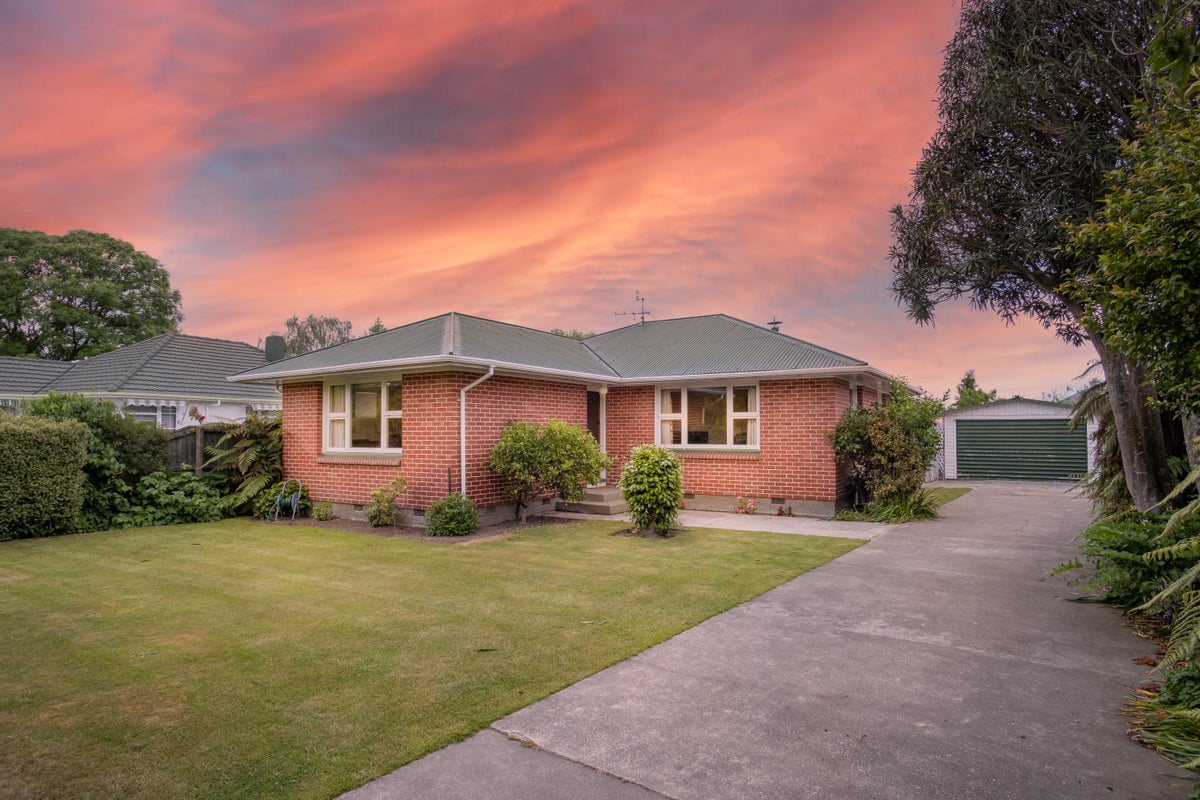 7 Canberra Place, Redwood, Christchurch - Carousel 1