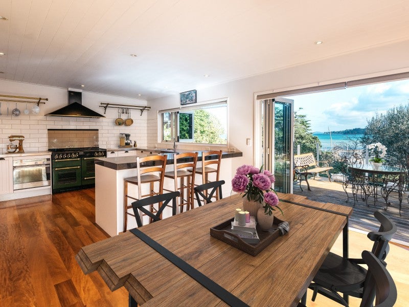 18 Miami Avenue, Surfdale, Waiheke Island - Carousel 2