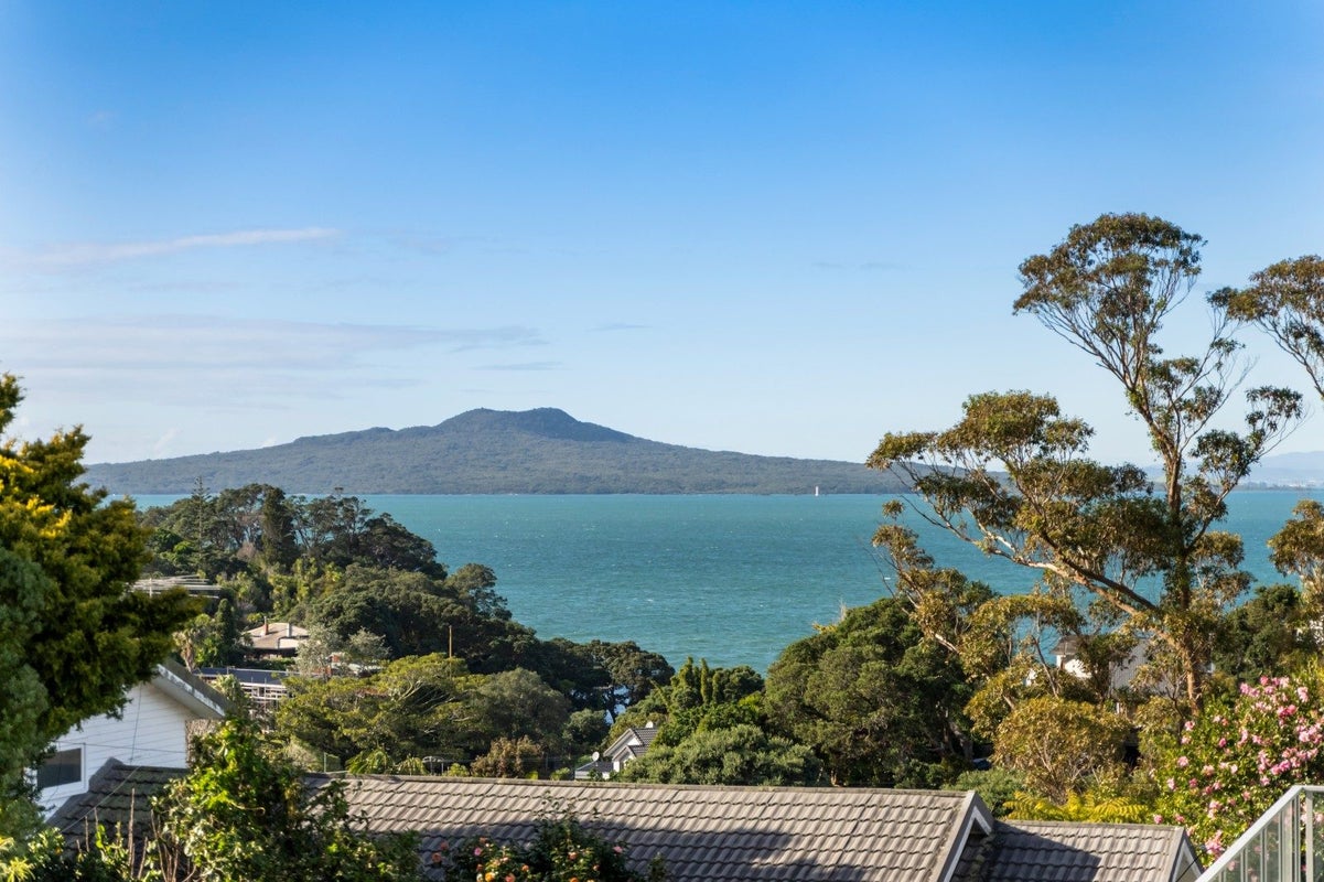 43A and 43B Eastcliffe Road, Castor Bay, North Shore City, Auckland - Carousel 1