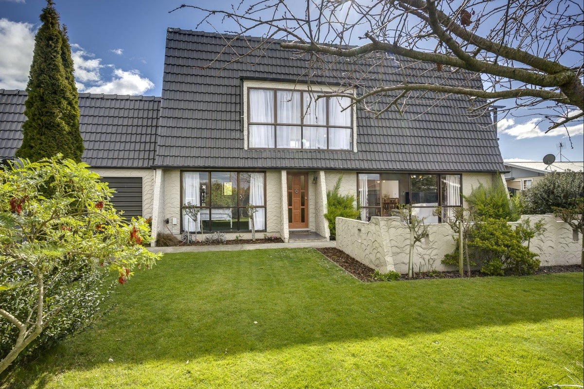 14 Bassett Place, Taradale, Napier - Carousel 2