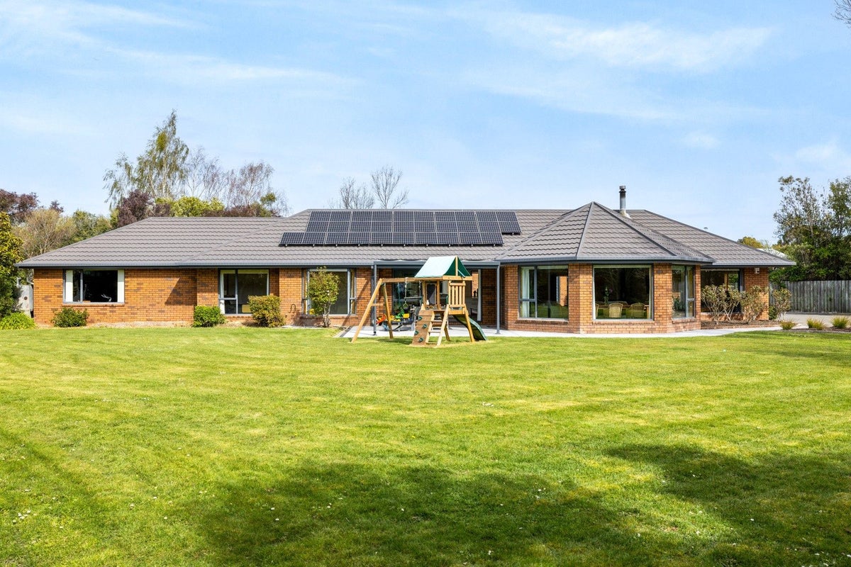 4 Cedar Place, Amberley, Amberley - Carousel 19