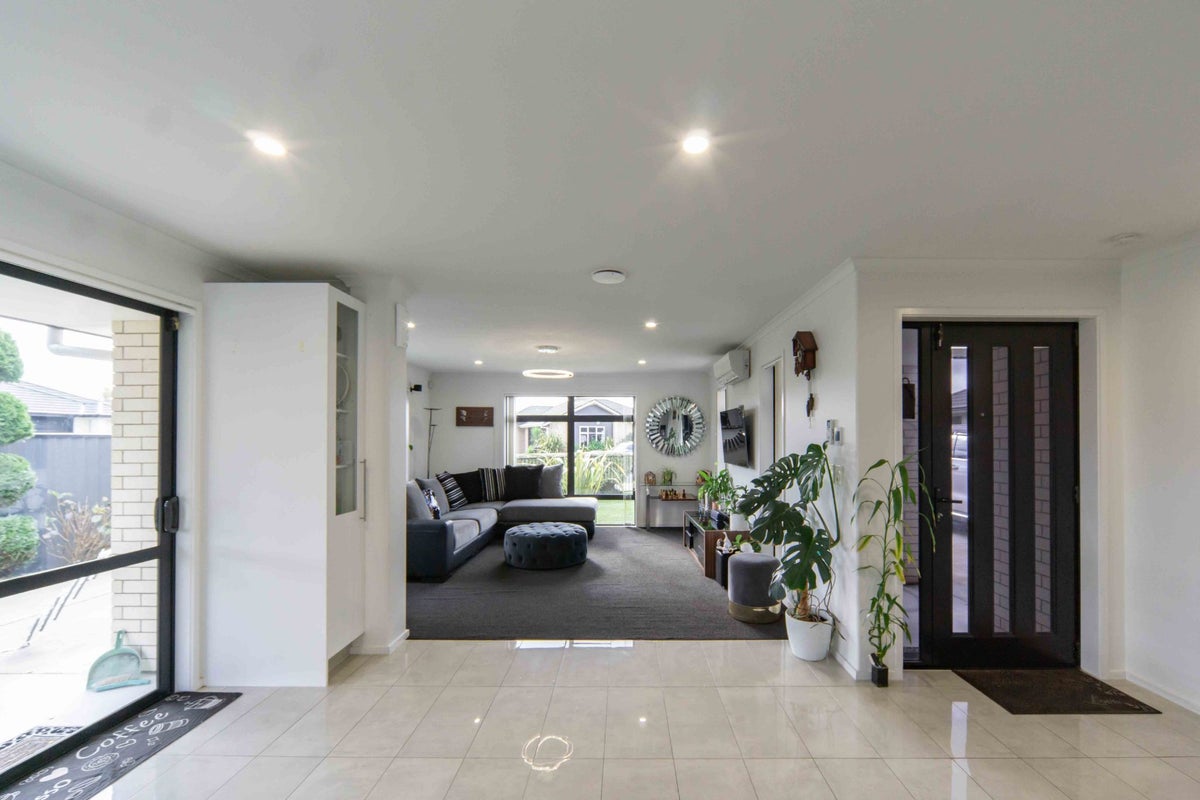 4 Ladeira Place, Fitzroy, Hamilton - Carousel 2