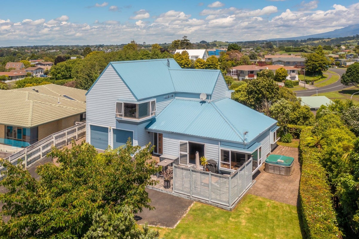 12A Bronte Place, Whalers Gate, New Plymouth - Carousel 1