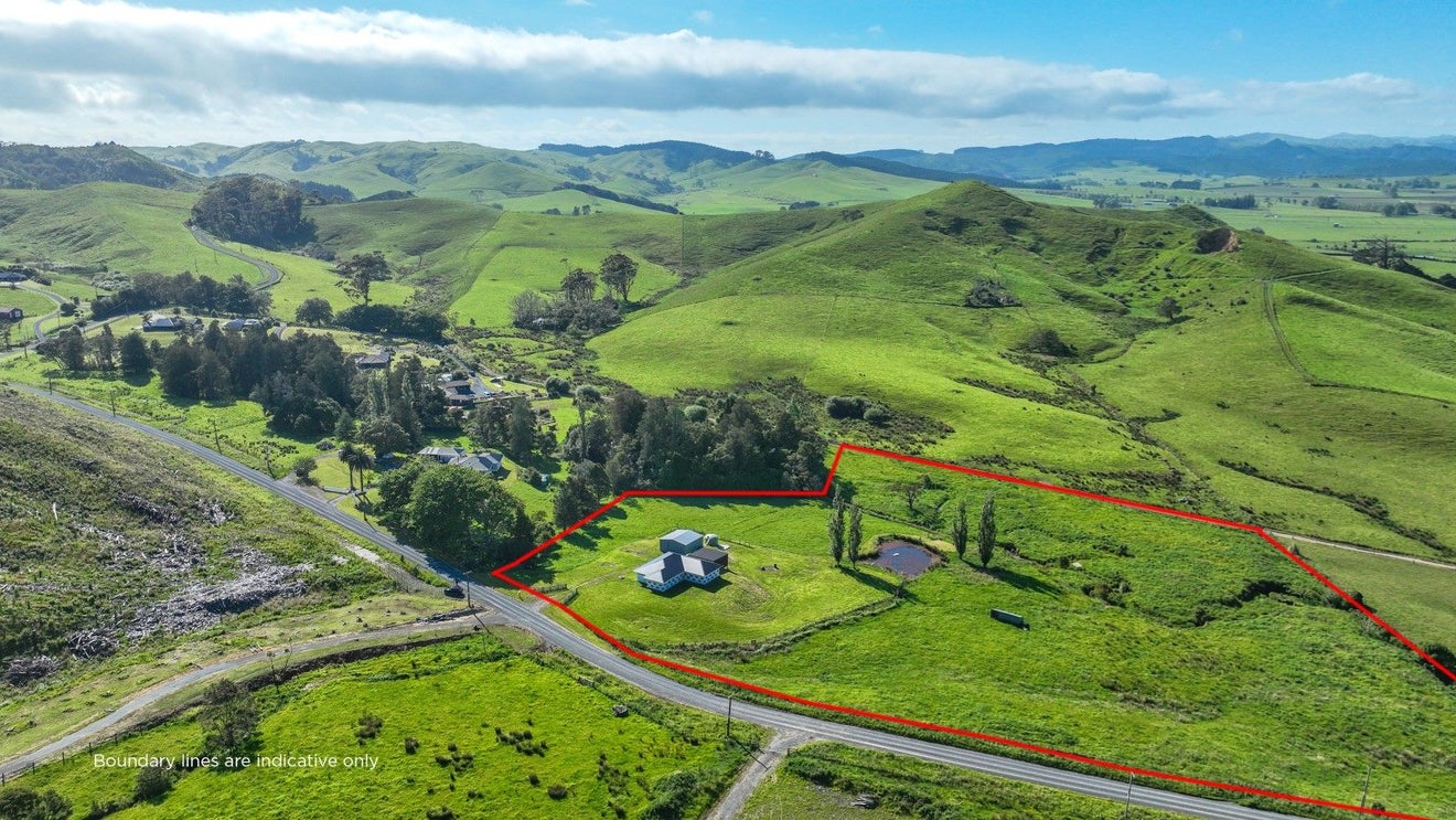 128 Dimmock Road, Waitakaruru - Carousel 1