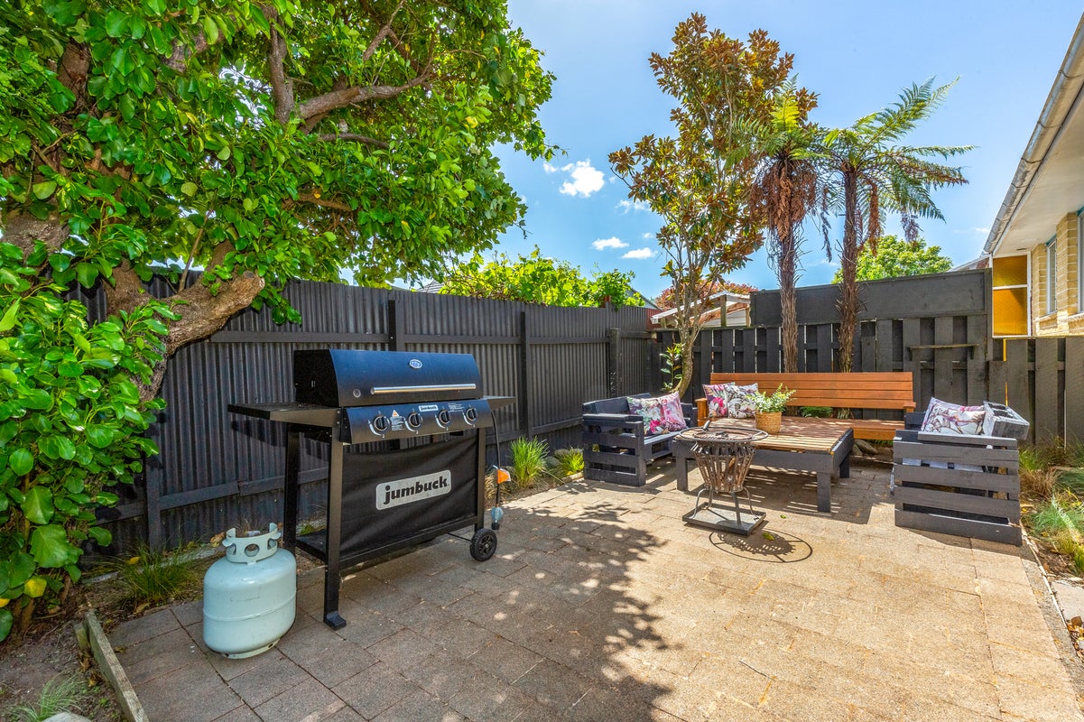 B/1 Sequoia Place, Maoribank, Upper Hutt - Carousel 15