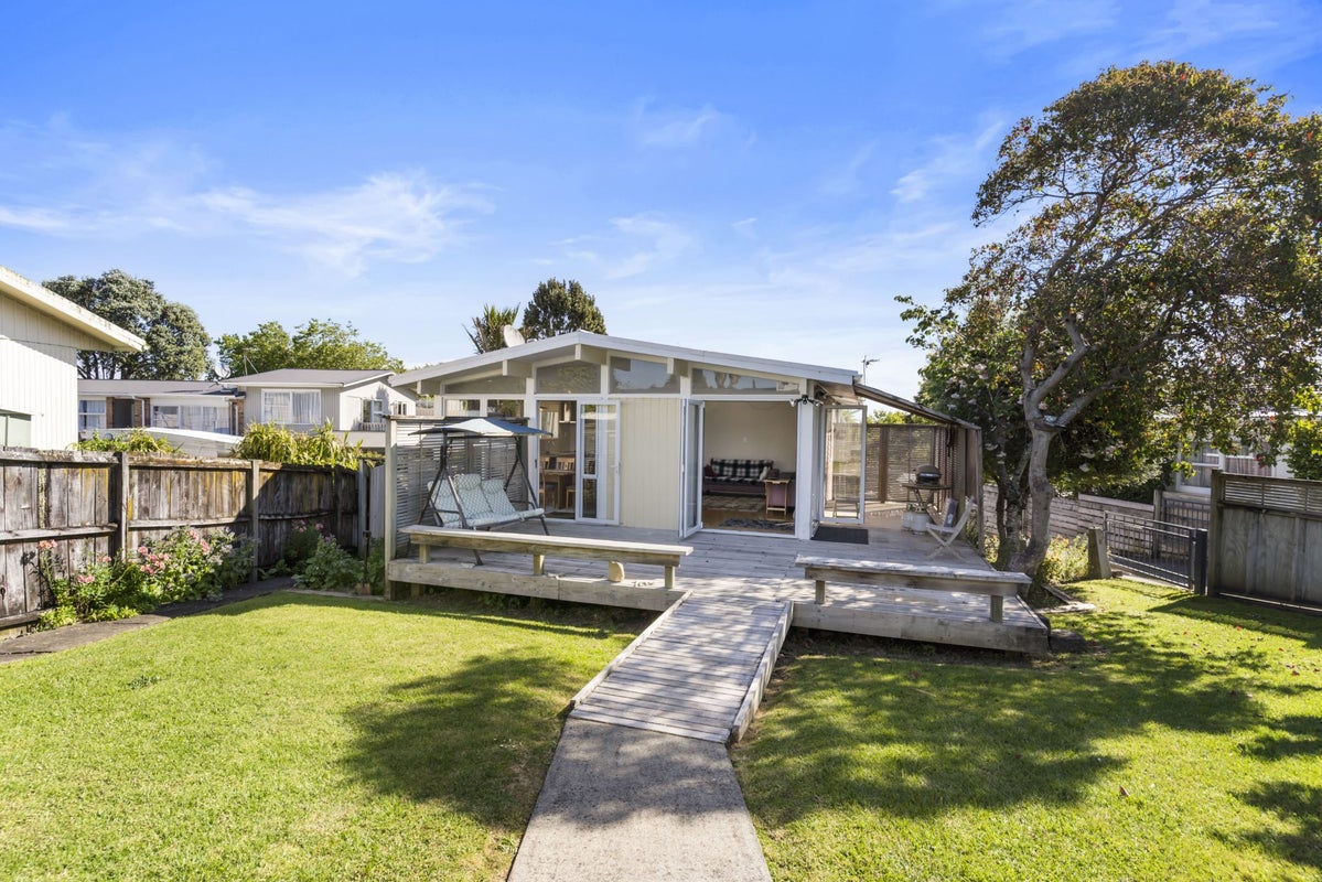 4 Edgar Pearce Place, Howick, Auckland - Carousel 2