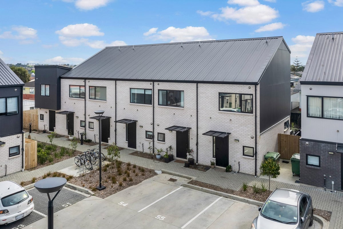 35 Ivy Nola Way, Henderson, Auckland - Carousel 1
