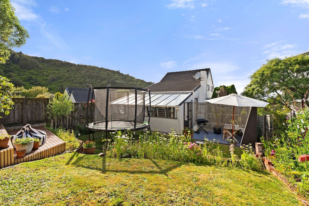 8A Malda Grove, Khandallah, Wellington - Carousel 13