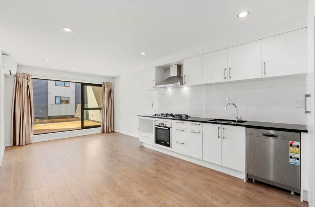 17/5 Perekia Street, Albany, Auckland - Carousel 2