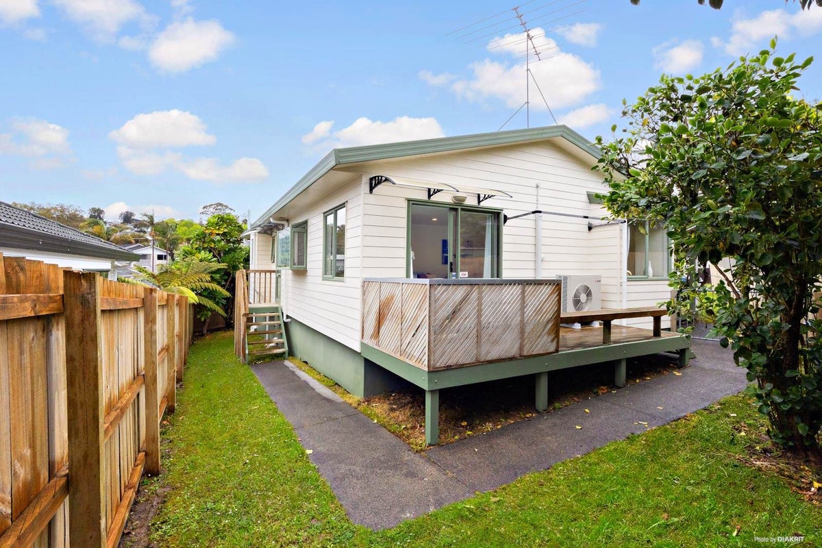 30 Loughanure Place, Massey, Waitakere City, Auckland - Carousel 14
