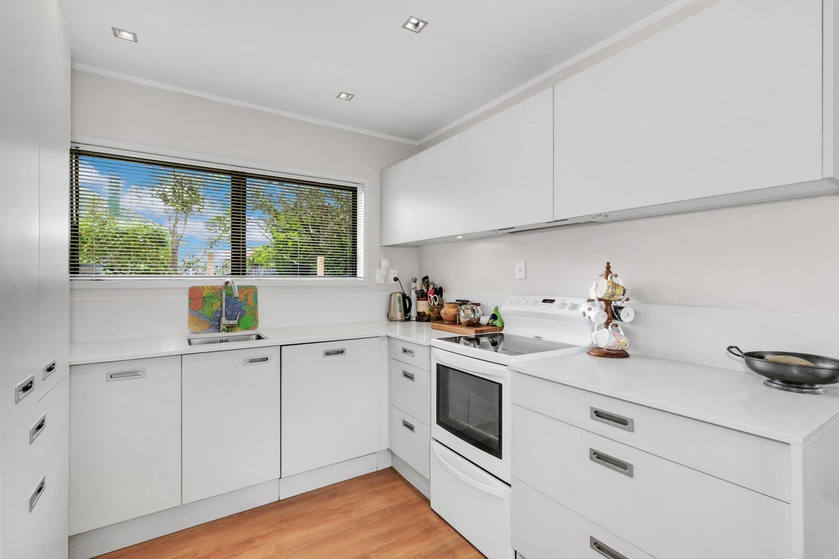 2/255 Meola Road, Point Chevalier, Auckland - Carousel 2