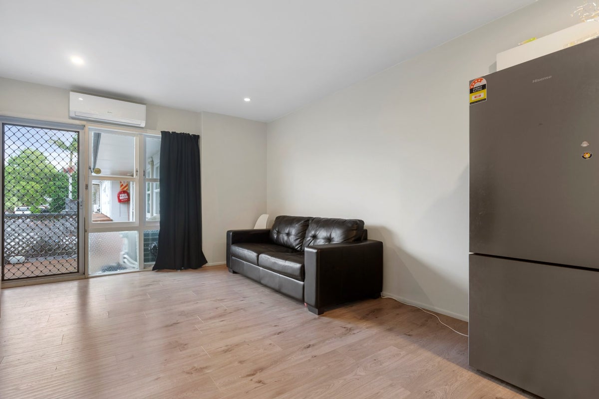 12/11 Tawera Road, Greenlane, Auckland - Carousel 2