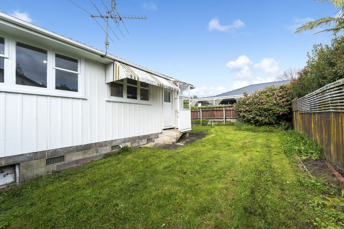 3/34 Miro Street, New Lynn, Auckland - Carousel 2