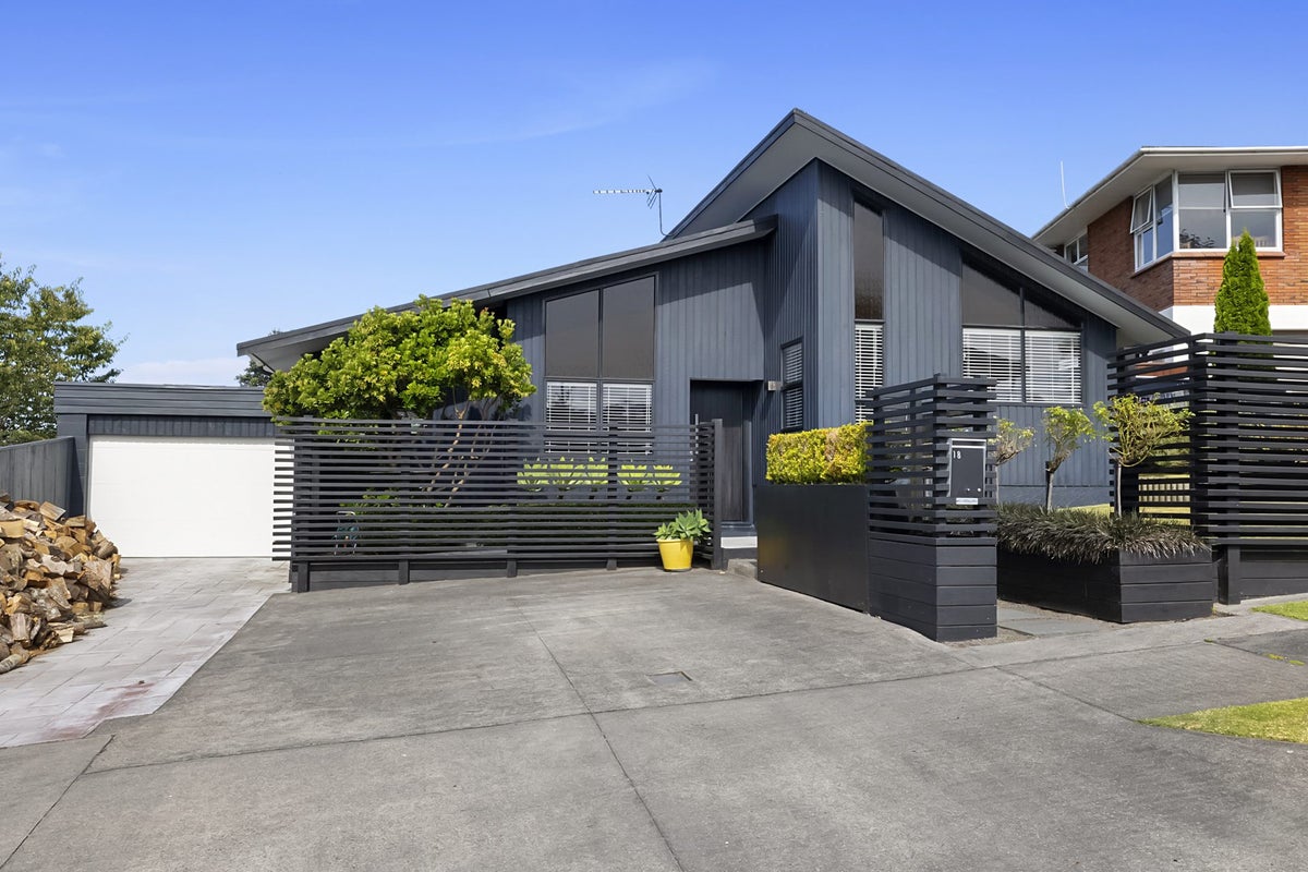 18 Mayfair Place, Westown, New Plymouth - Carousel 20