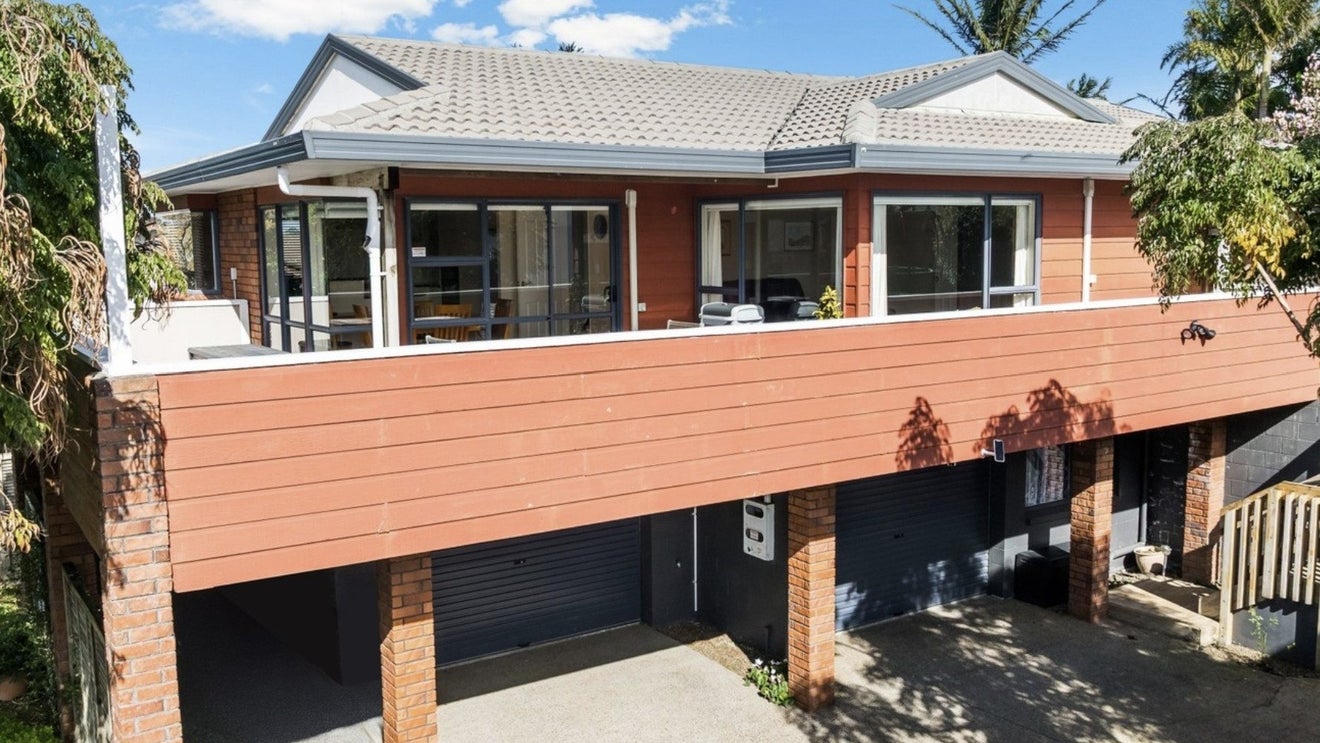 6 Gleneagles Grove, Wattle Downs, Auckland - Carousel 1