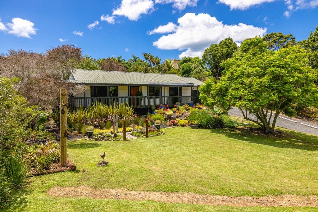 40 Ridge Road, Oneroa, Waiheke Island - Carousel 1