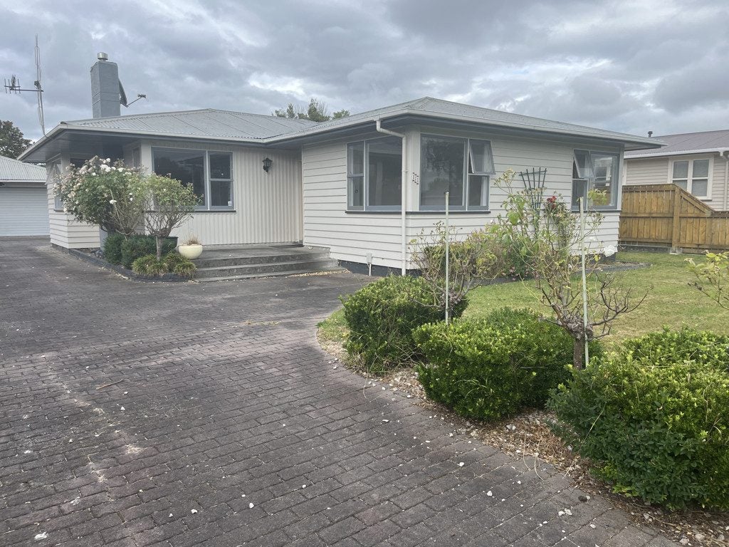 111 Ruamahanga Crescent, Terrace End, Palmerston North - Carousel 1