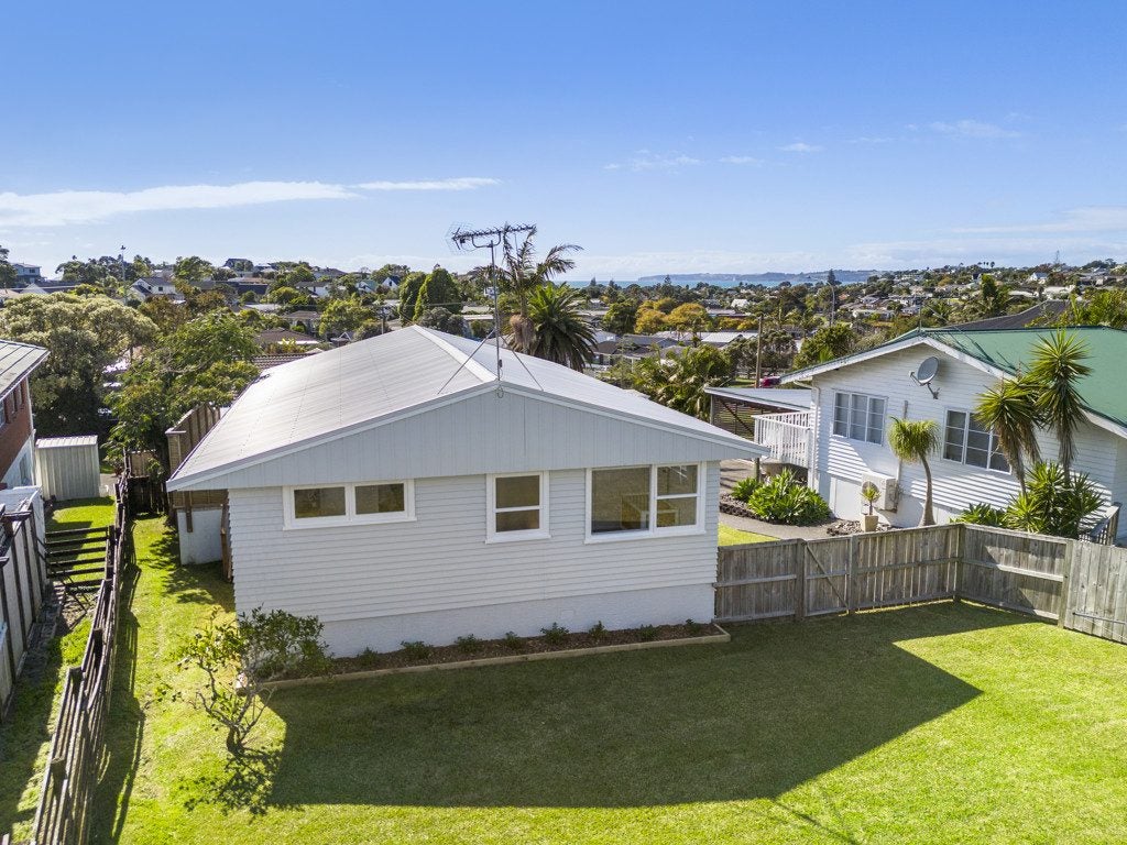 13 Red Beach Road, Red Beach, Whangaparaoa - Carousel 2