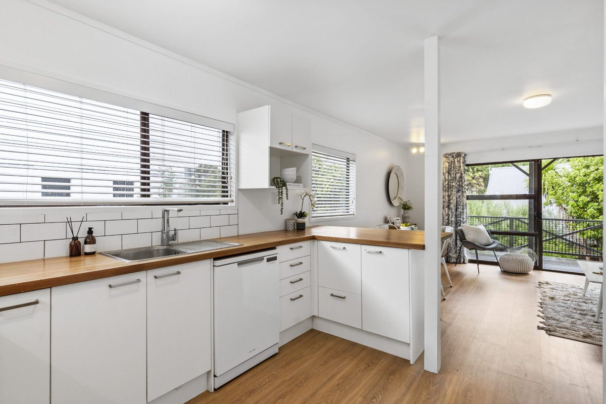 2/27 Aeroview Drive, Beach Haven, Auckland - Carousel 2