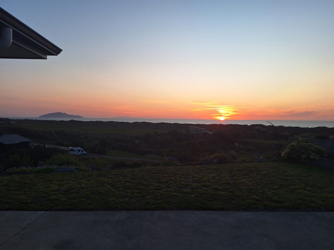 17 Uxbridge Terrace, Waikawa Beach, Manakau - Carousel 29