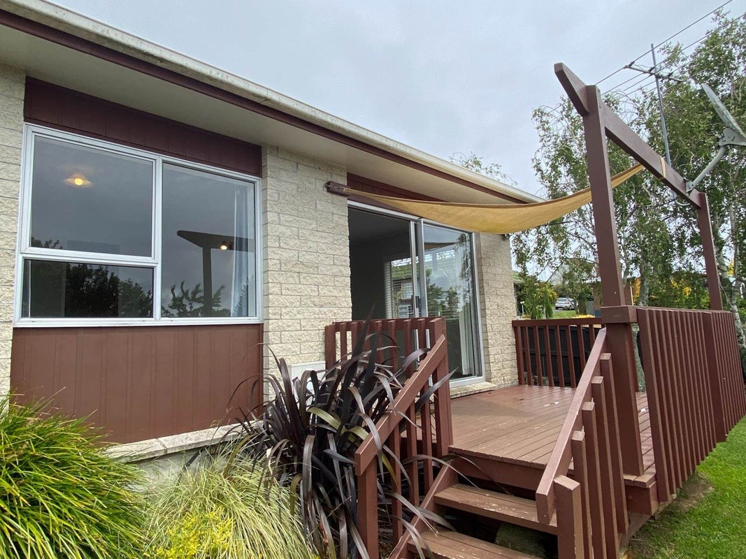 1/6 Tromie Place, Highland Park, Auckland - Carousel 2