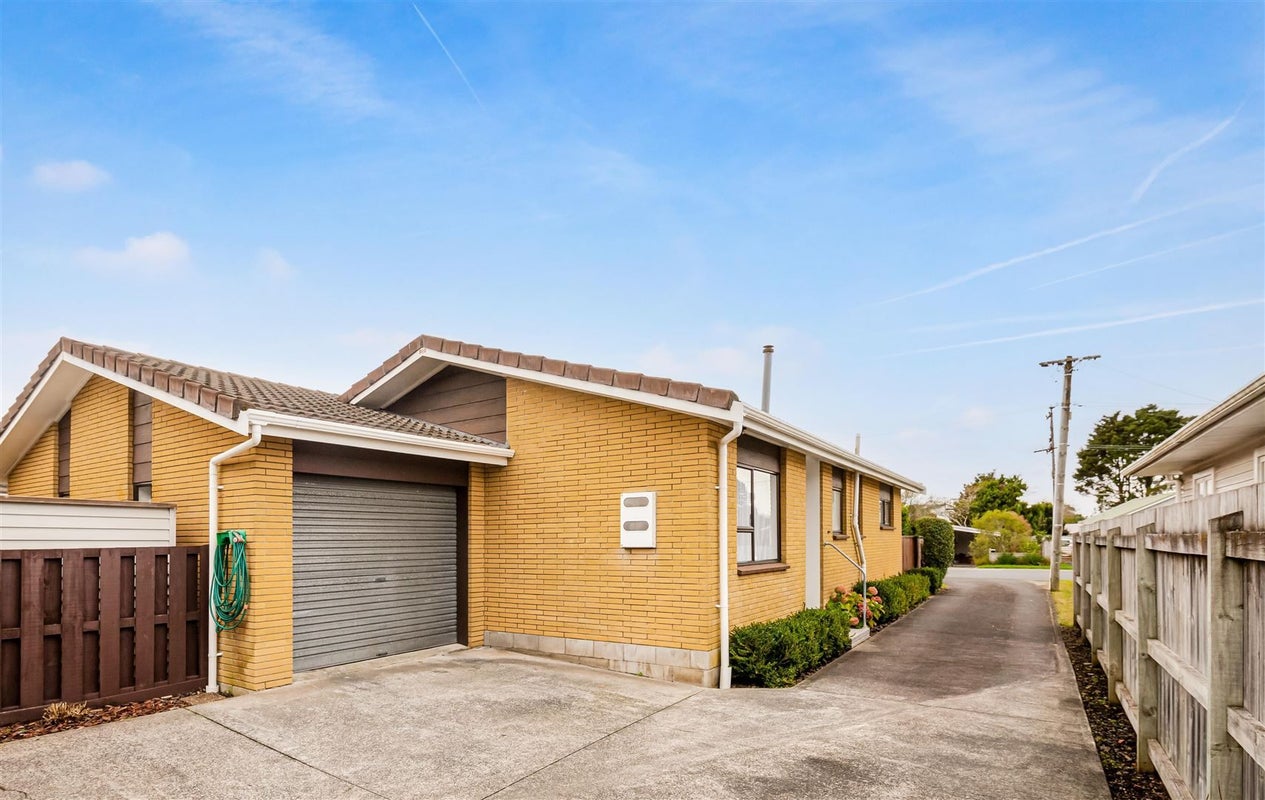 1/10 Hillcrest Ave, Hillcrest, North Shore City - Carousel 1
