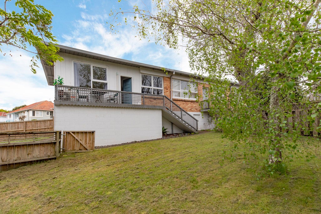 1/89 Owairaka Avenue, Owairaka, Auckland - Carousel 1