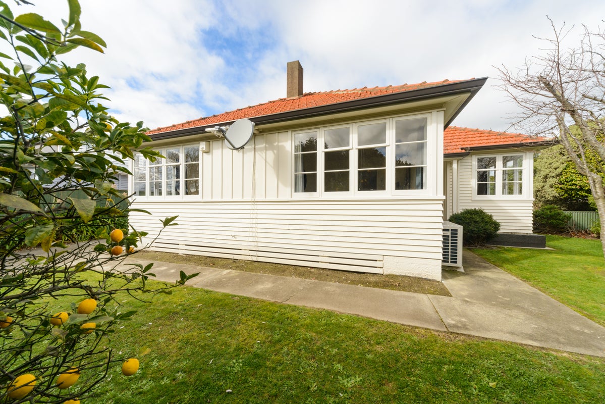 8 Hulme Street, Roslyn, Palmerston North - Carousel 2