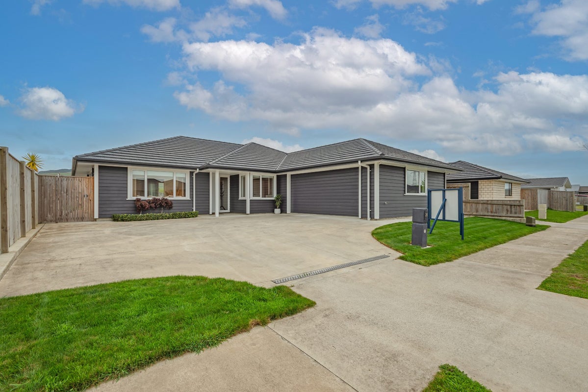 26 Atlantic Drive, Fitzherbert, Palmerston North - Carousel 21